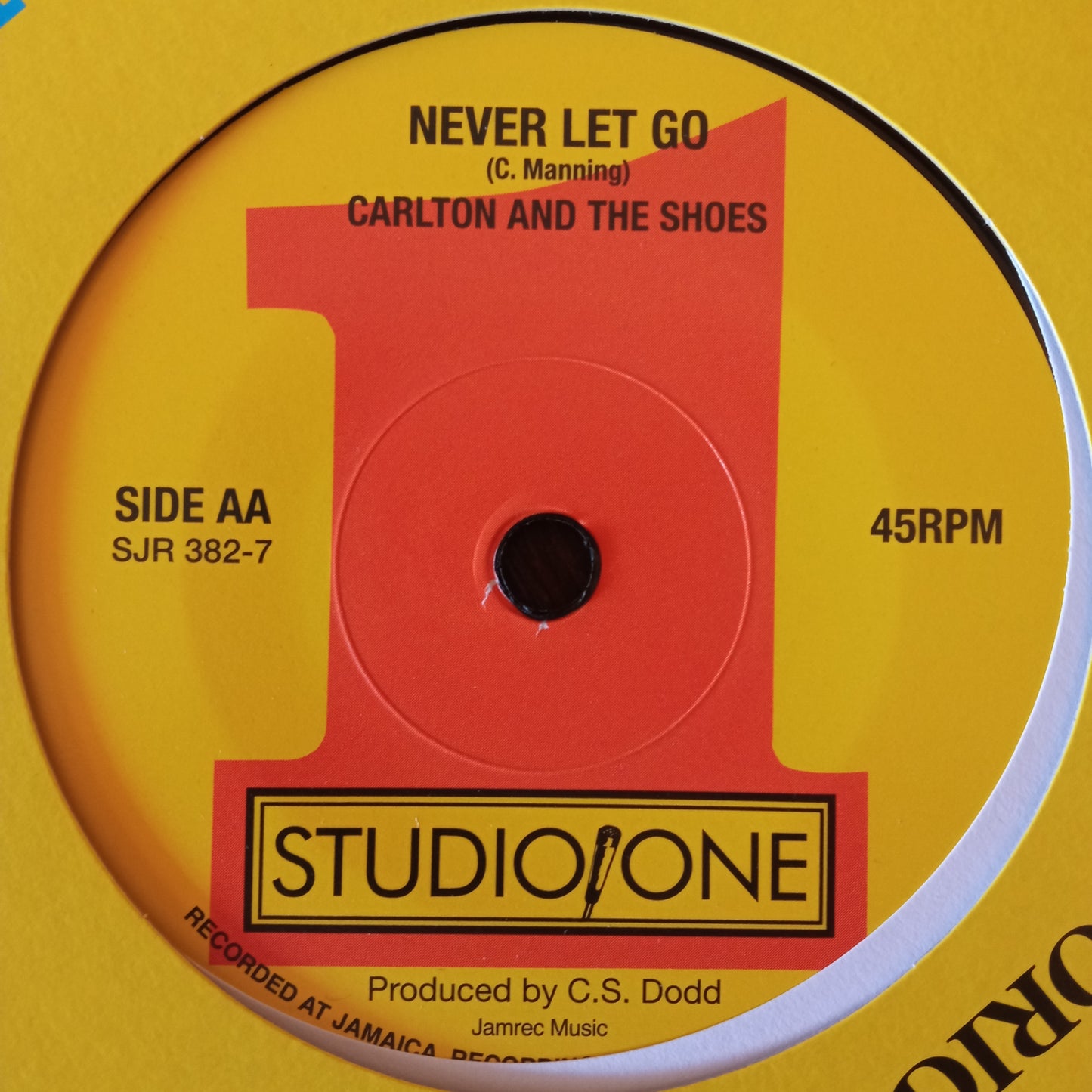 Carlton And The Shoes – Love Me Forever b