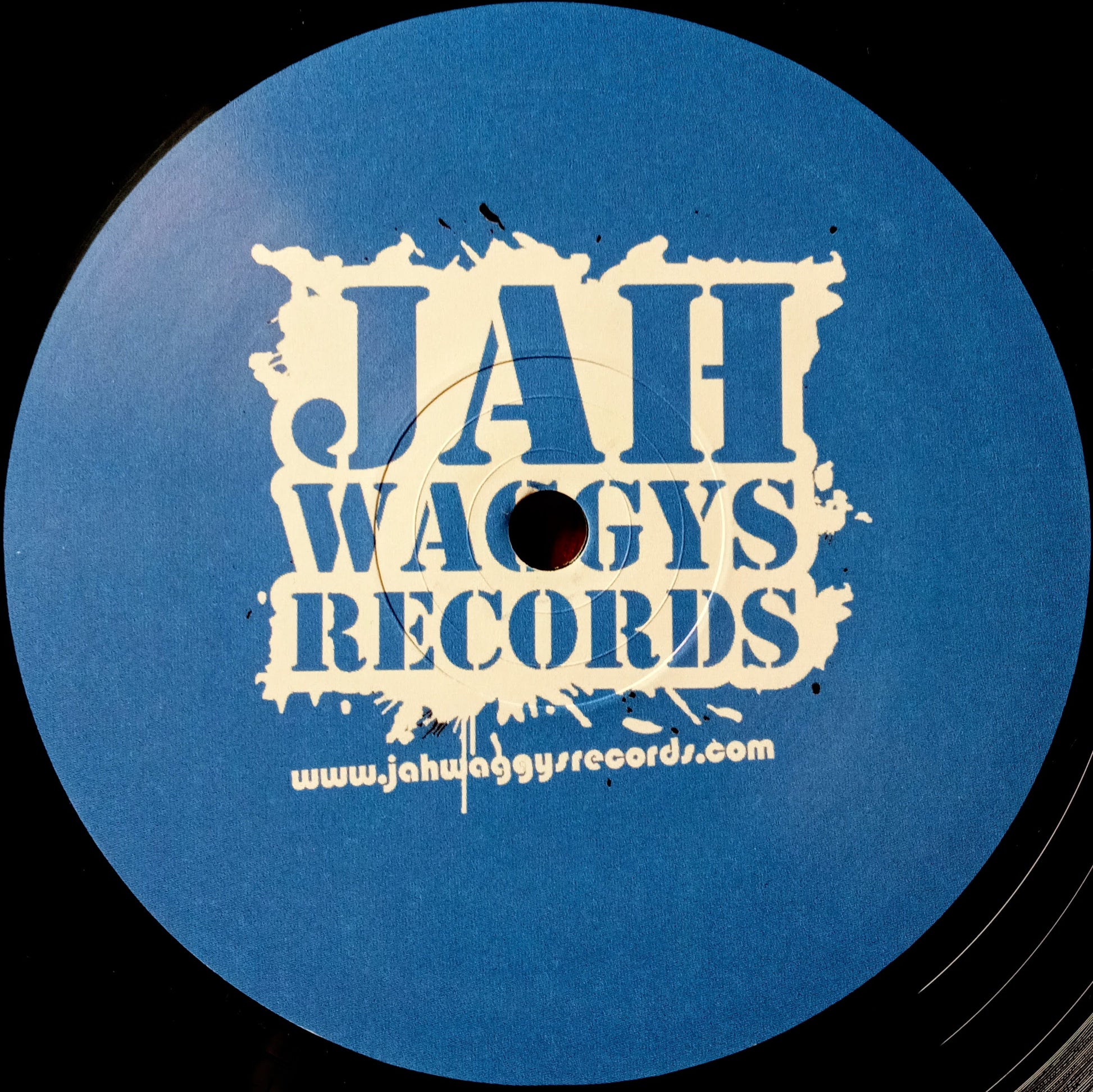 David Oneaway Meets King Alpha – Jah Love Is An Amazing Thing b