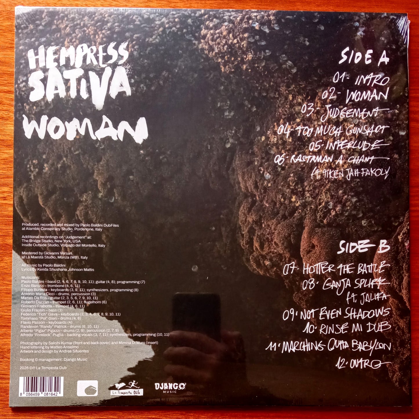 Hempress Sativa – Woman b