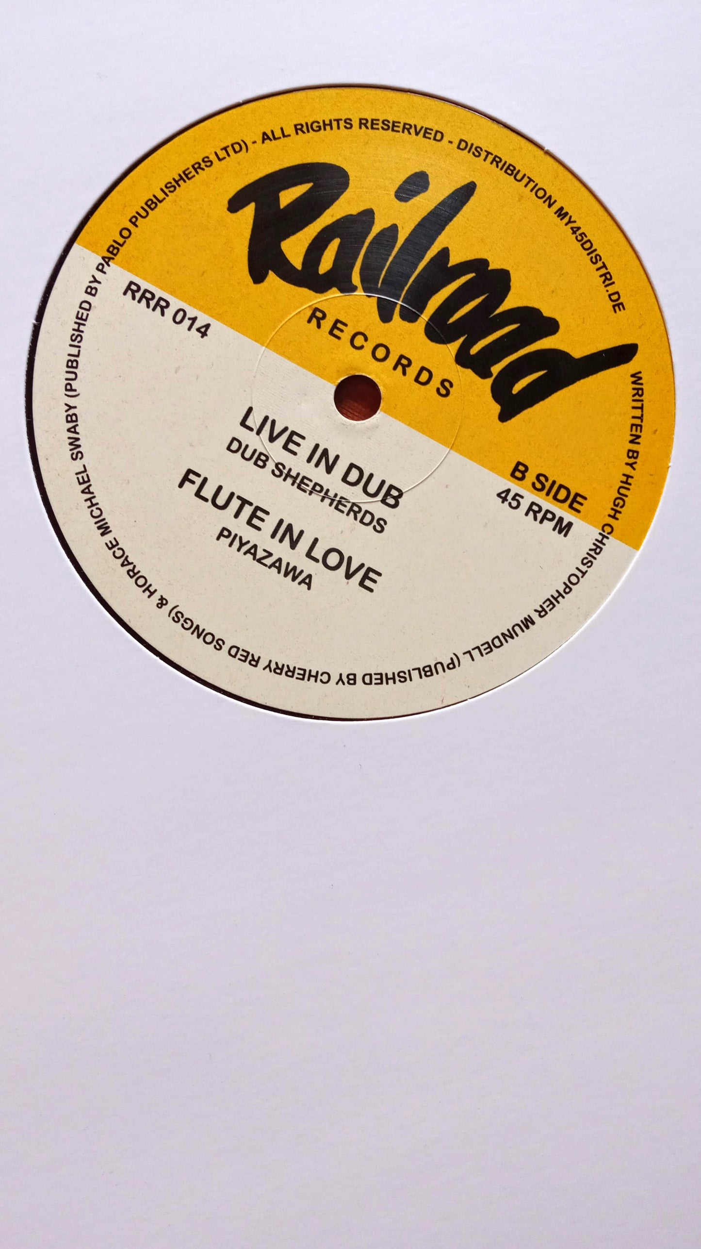 pasnbesa-dub-shepherds-live-in-love_c